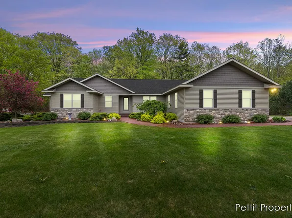 15478 Cedar Leaf Ct NE, Cedar Springs, MI 49319