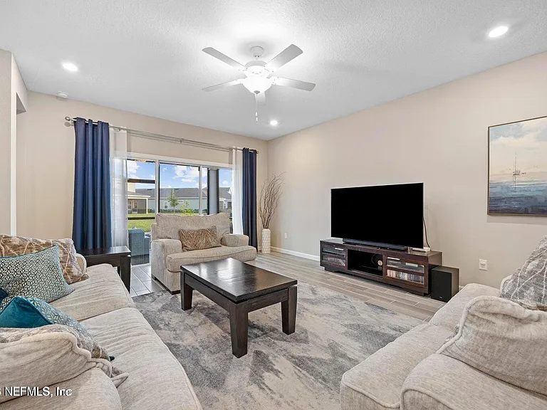 1780 Amberly Dr — Photo 24