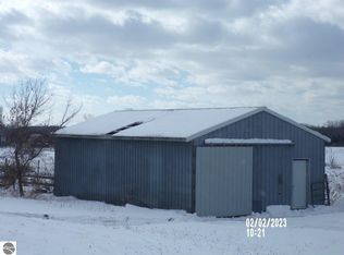 5252 E Dover Rd, Clare, MI 48617
