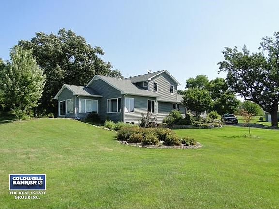 8485 Sauby Rd - Beautiful home