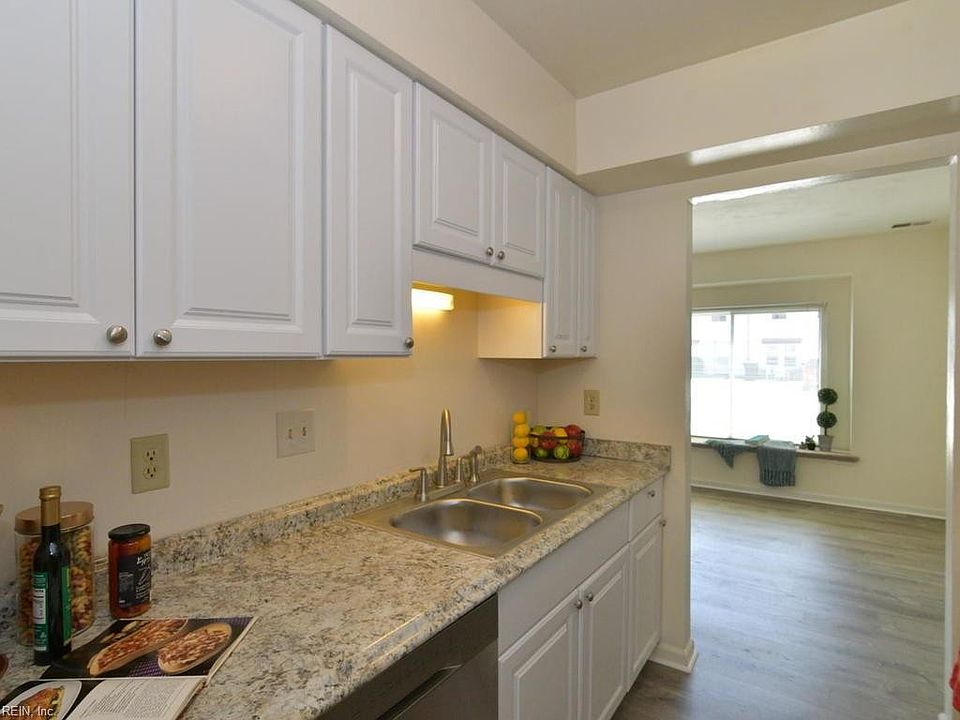 1st image of 407 Hill Meadow Dr