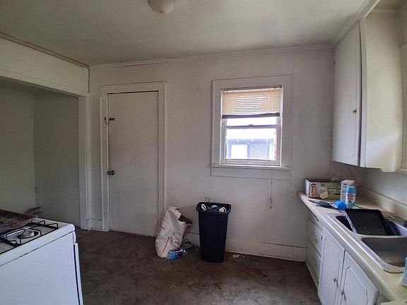 5th image of 222 N Center Ave