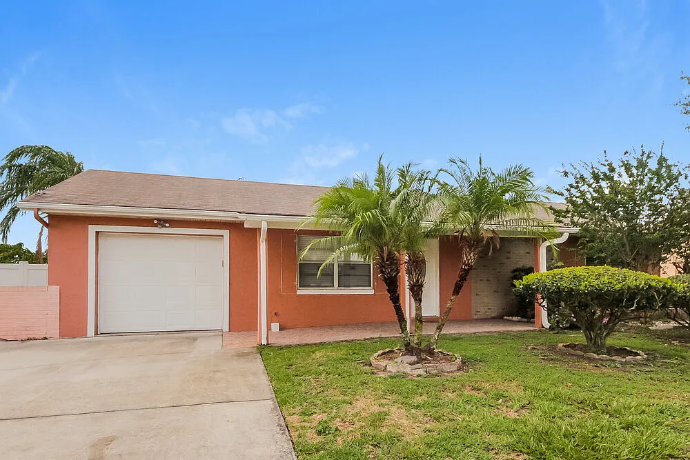 3 bed, 2.0 bath, 1476 sqft, $2,380 — Photo 3