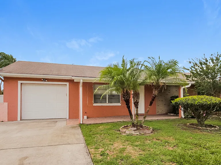 12127 Dakota Woods Ln — Photo 3