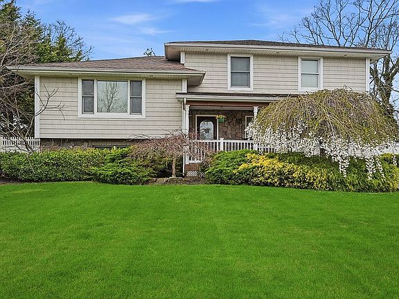 2nd image of 52 Marilynn St