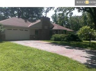 2315 S Queen Ridge Dr, Independence, MO 64055