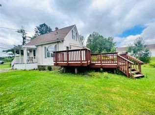 3736 Old Lakeview Rd, Hamburg, NY 14075