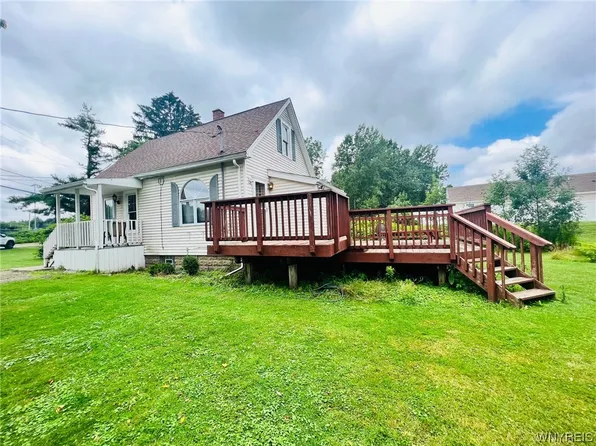 3736 Old Lakeview Rd, Hamburg, NY 14075