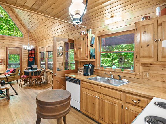 4th image of 205 Laurel Branch Dr