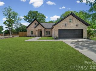 5121 Morningwood Dr, Matthews, NC 28105