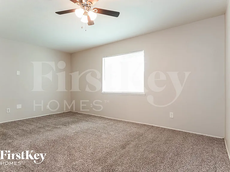 1316 Royal Oak Dr — Photo 9