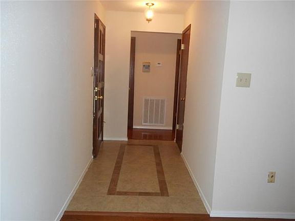 2nd image of 319 Portsmouth Dr