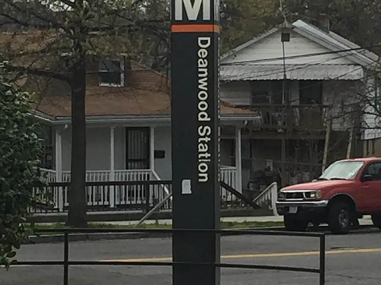 47th Pl NE — Photo 7