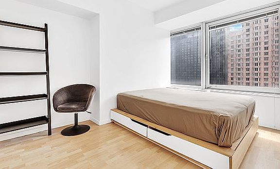 5th image of 150 W 56th St APT 2909