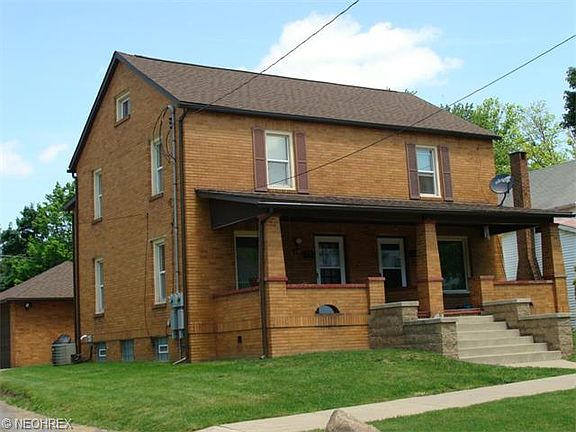 2nd image of 218 222 E. 6th St.