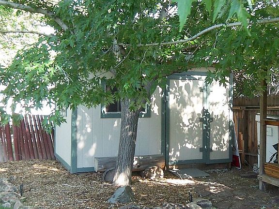 Storage building with electricity