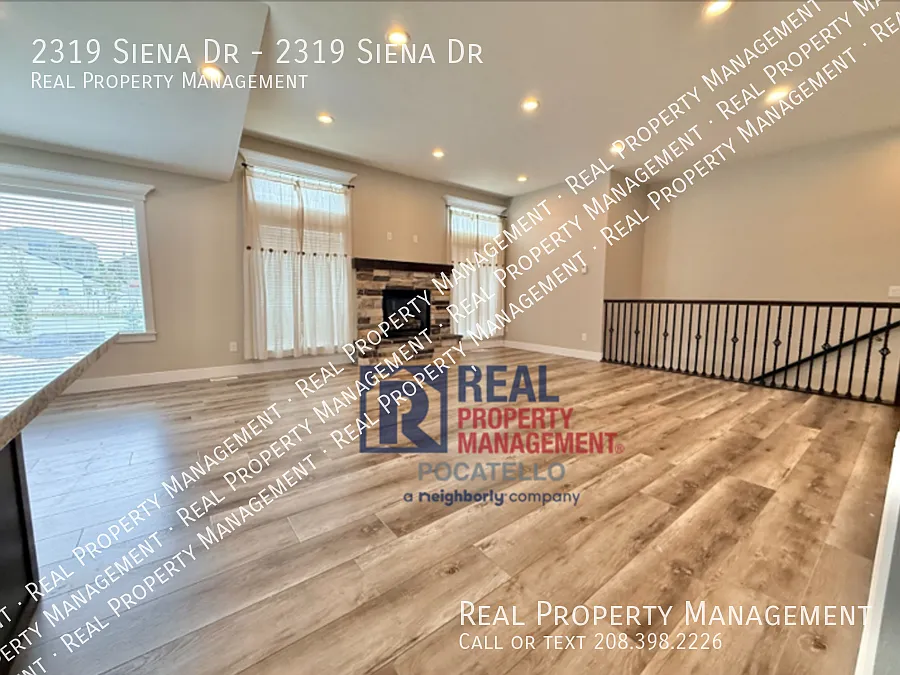 Beautiful 6 bedroom 3 bath house - 3 car garage — Photo 4