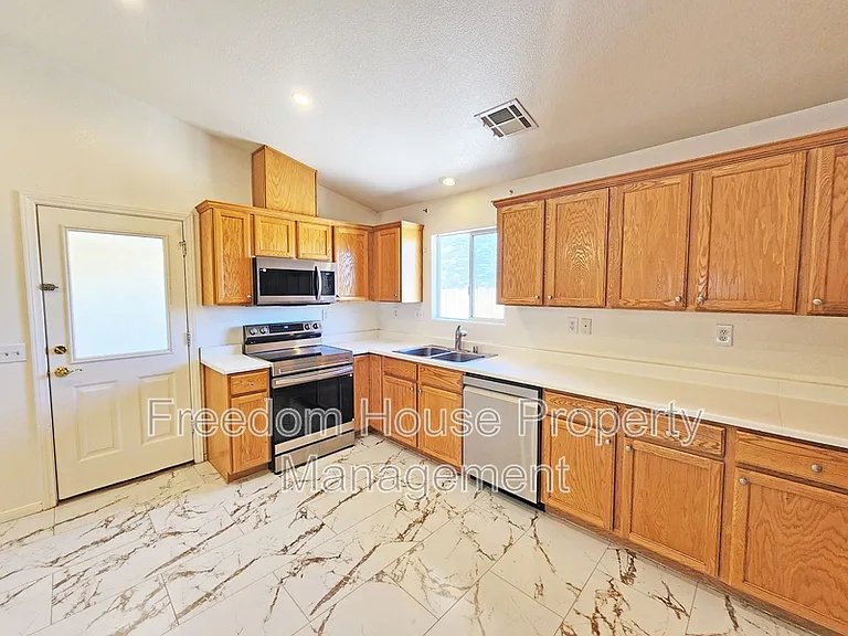 600 San Lorenzo St #D — Photo 11