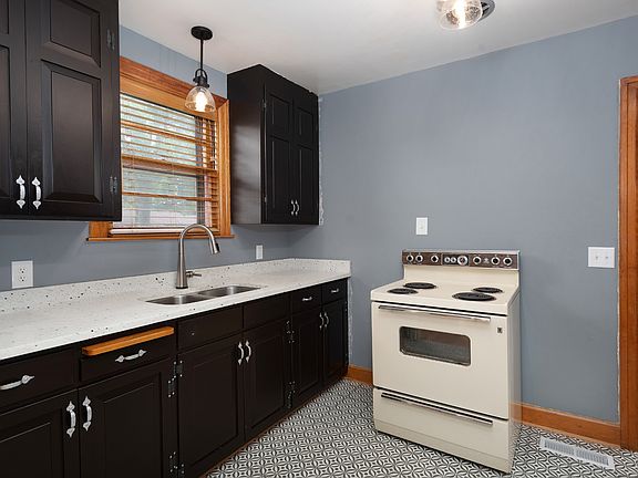 2nd image of 2924 Leatherwood Dr