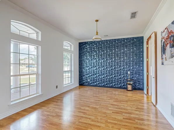 9207 E Par View Cir, Cedar Hill, TX 75104