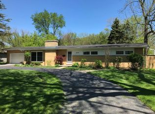 2044 Woodlawn Rd, Northbrook, IL 60062