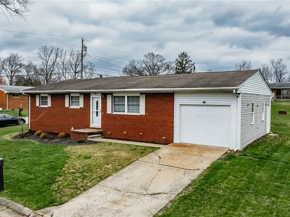 12 Fox Hill Ter, Parkersburg, WV 26104