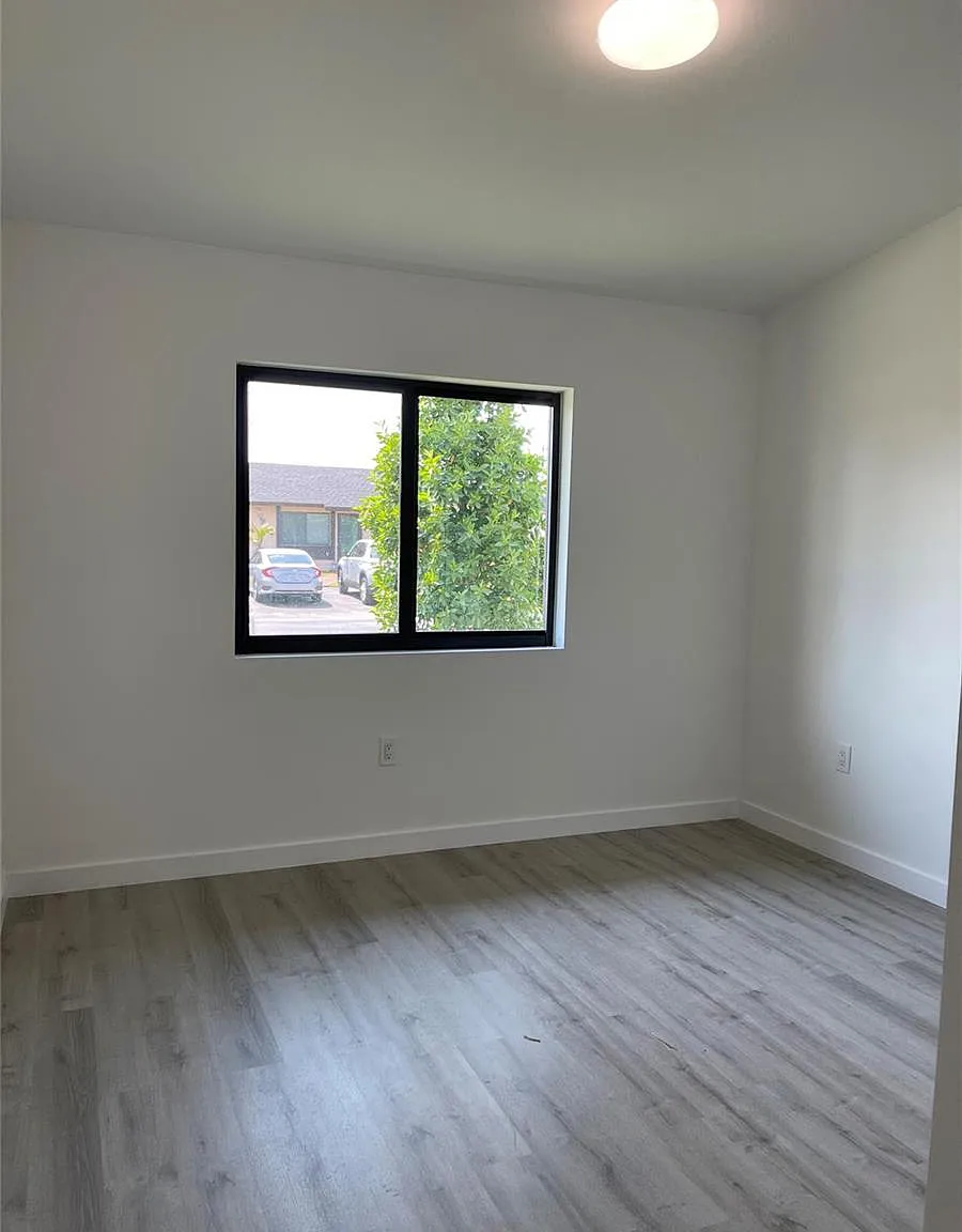 3 bed, 2.0 bath, $3,300 — Photo 2