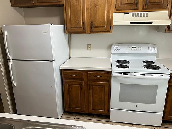 Lots of kitchen storage