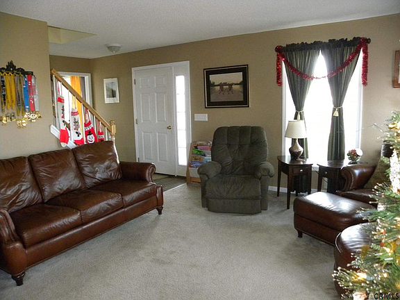 4th image of 17 Camber Ct