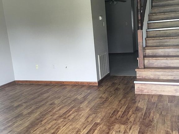 4th image of 212 Mall Cir APT 1A