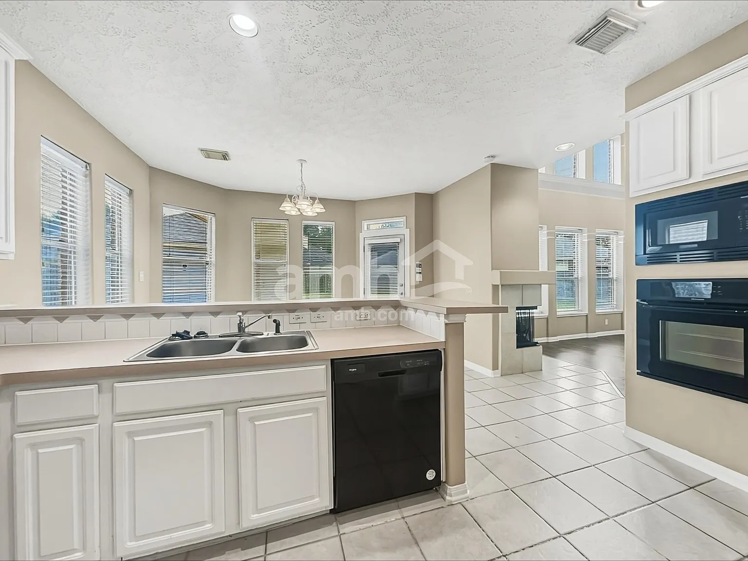 4 bed, 3.5 bath, 2944 sqft, $2,710 — Photo 4