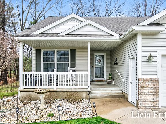 2nd image of 1527 W Addison Way