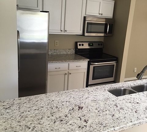 5th image of 6040 Westgate Dr APT 203