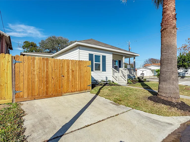 4302 Avenue R 1/2 — Photo 33