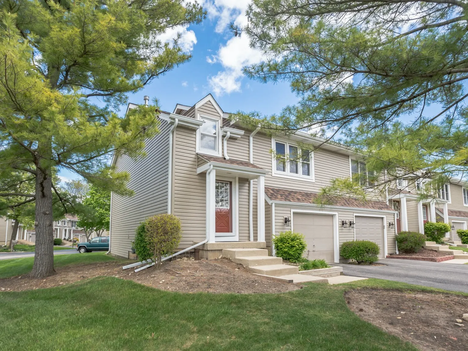 2 bed, 1.5 bath, 1478 sqft, $2,100 — Photo 2