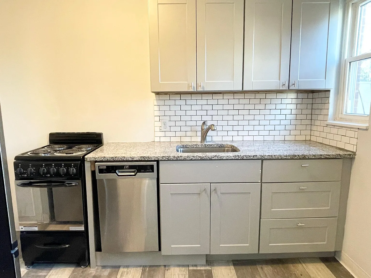 4947 N High St — Photo 2