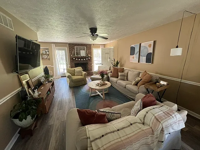 35 Citadel Dr — Photo 2
