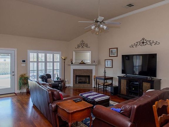 4th image of 13812 Shady Hollow Dr