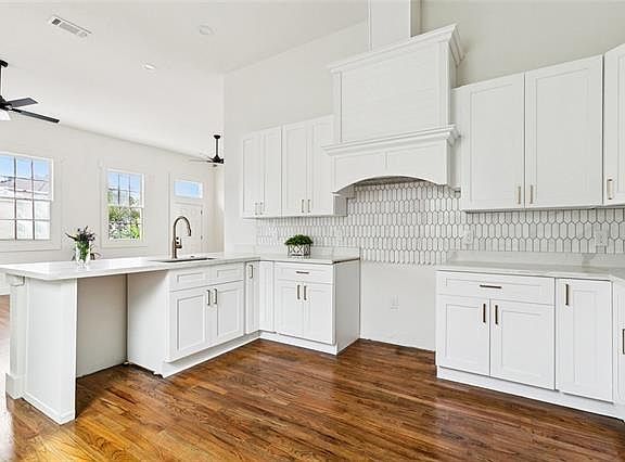 4th image of 2633 Dumaine St