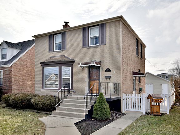 2nd image of 7753 W Summerdale Ave