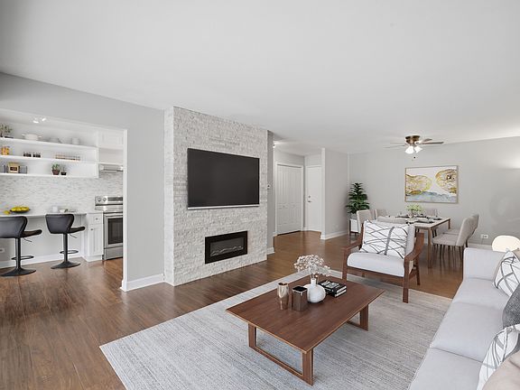 3rd image of 1103 S Hunt Club Dr APT 129