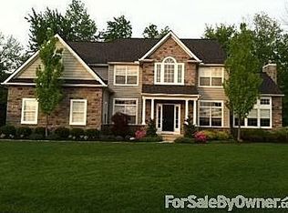 469 Cedarwood Rd, Avon Lake, OH 44012