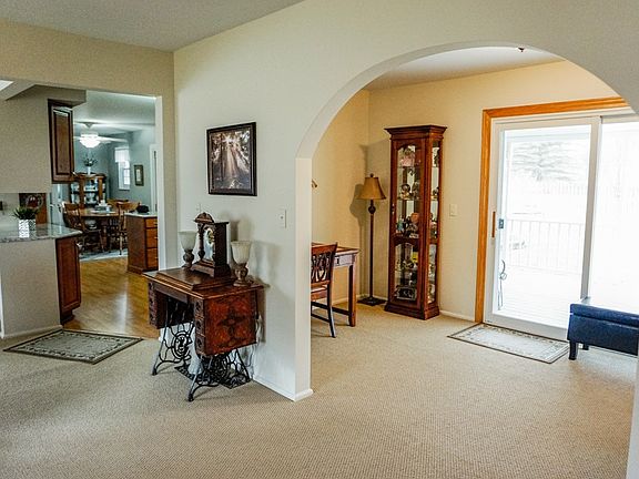 5th image of 2143 Belle Meade Dr