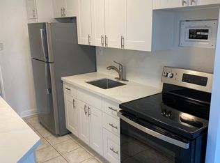 45 Gardiner Rd #323, Toronto, ON M5P3B6