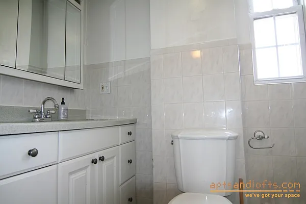 Rented by aptsandlofts.com | media 26