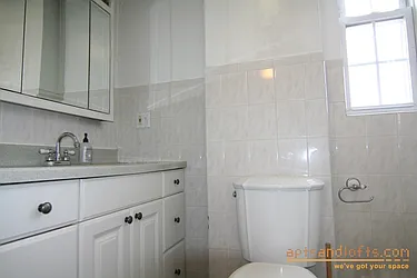 Rented by aptsandlofts.com