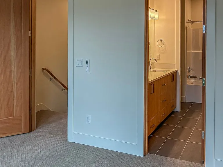 6013 NE 30th Ave — Photo 16