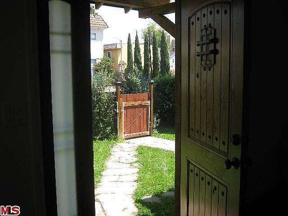 4th image of 7658 Fountain Ave