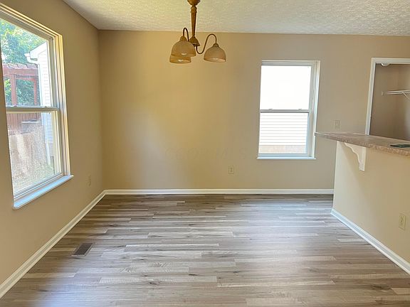 4th image of 5644 Winsor Woods Dr
