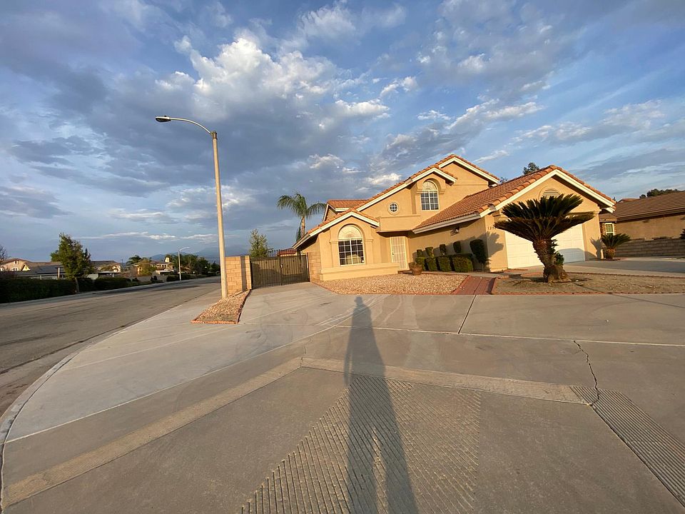 1st image of 1290 Emily Dr